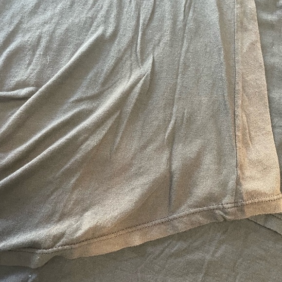 Sun & Shadow tee with gold foil design - Picture 6 of 9